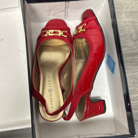 Karen Scott Women’s Red Crocodile Print Jerricca Slingback Pumps - Picture 2 of 6